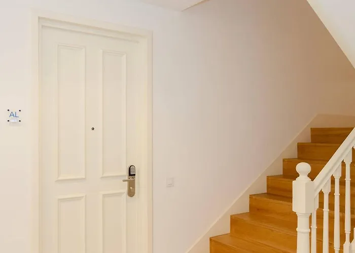 Liiiving In - Pool Paradise Oporto