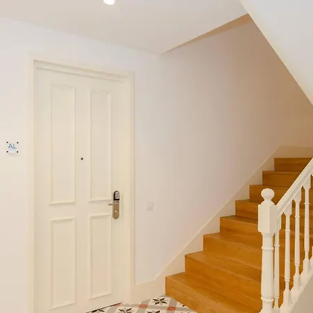 Liiiving In - Pool Paradise Oporto