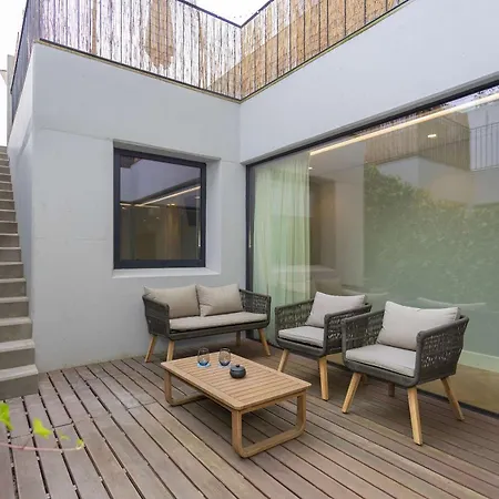 Liiiving In - Pool Paradise