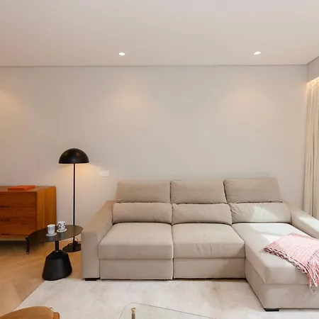 Liiiving In - Pool Paradise