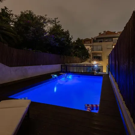 Liiiving In - Pool Paradise