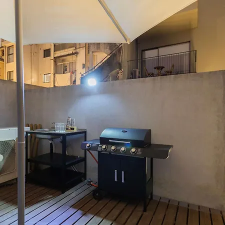 Liiiving In - Pool Paradise Apartment *