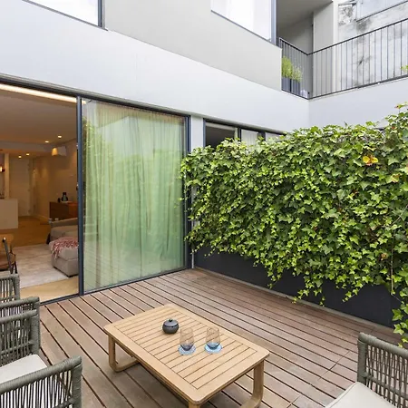 Liiiving In - Pool Paradise Porto