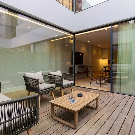 Liiiving In - Pool Paradise ポルト