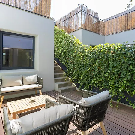 Liiiving In - Pool Paradise Apartment