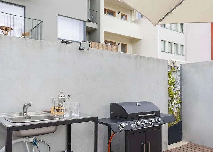 Liiiving In - Pool Paradise *