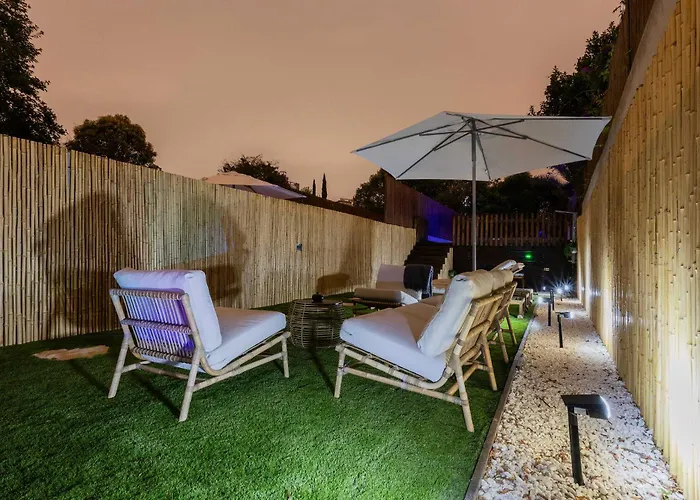 Liiiving In - Pool Paradise *