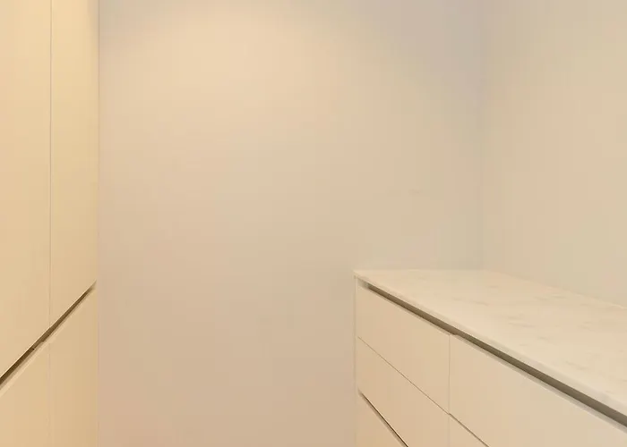 Liiiving In - Pool Paradise Порту