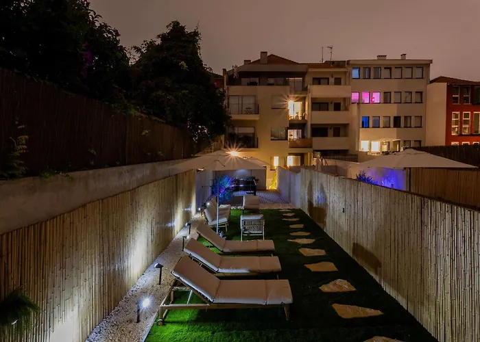 Liiiving In - Pool Paradise * Порту