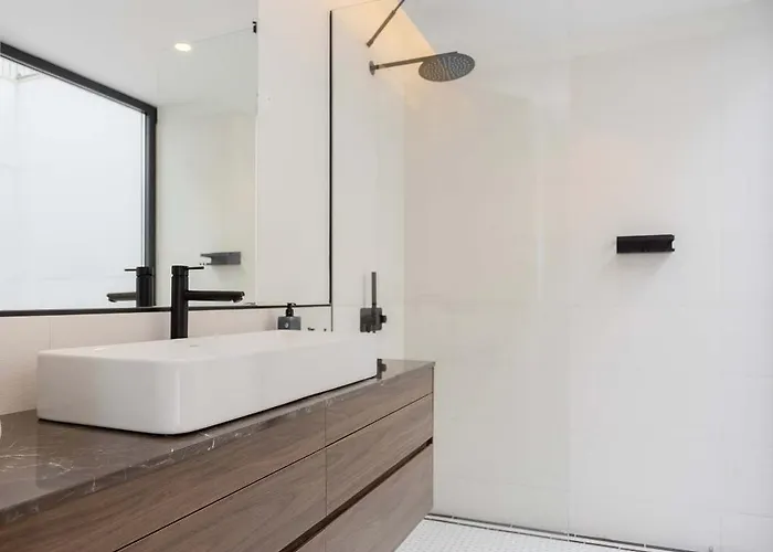 Liiiving In - Pool Paradise * Порту