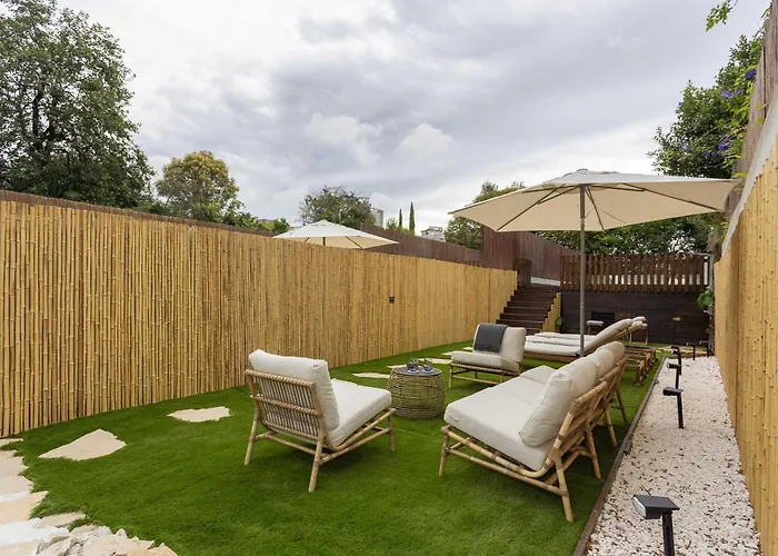 Liiiving In - Pool Paradise