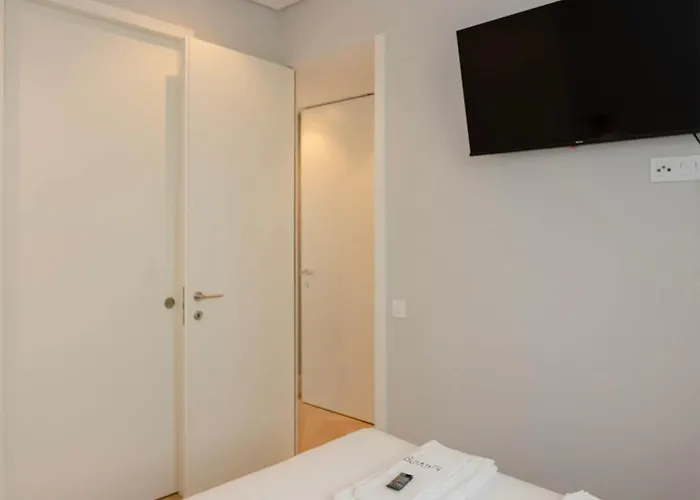 Liiiving In - Pool Paradise Appartement Oporto