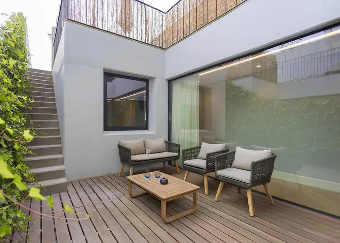 Liiiving In - Pool Paradise