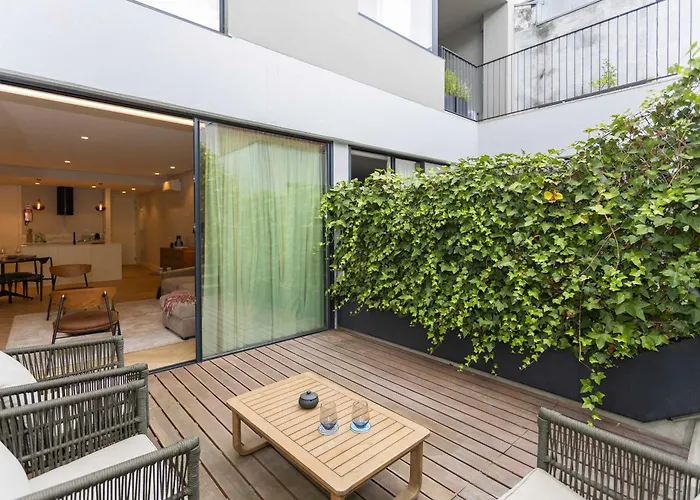 Liiiving In - Pool Paradise Porto