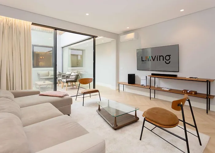 Liiiving In - Pool Paradise * Порту