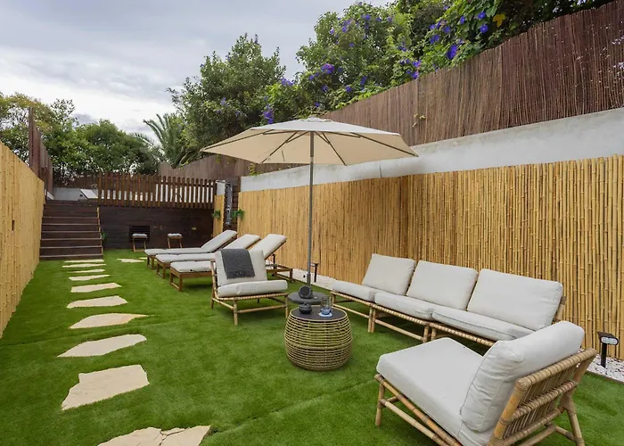 Liiiving In - Pool Paradise *