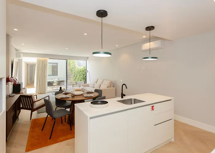 Liiiving In - Pool Paradise *