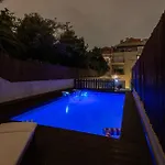 Liiiving In - Pool Paradise