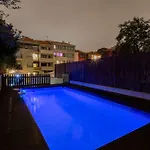 Liiiving In - Pool Paradise Daire *