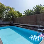 Liiiving In - Pool Paradise Daire *