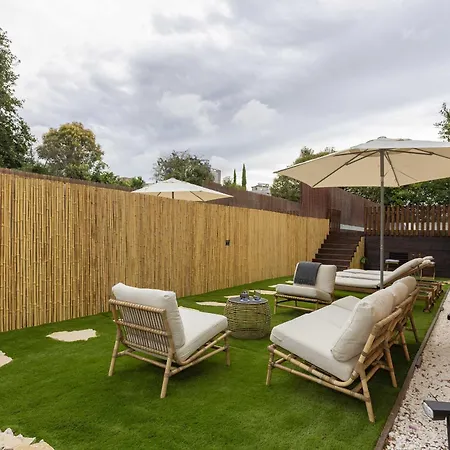 Liiiving In - Pool Paradise