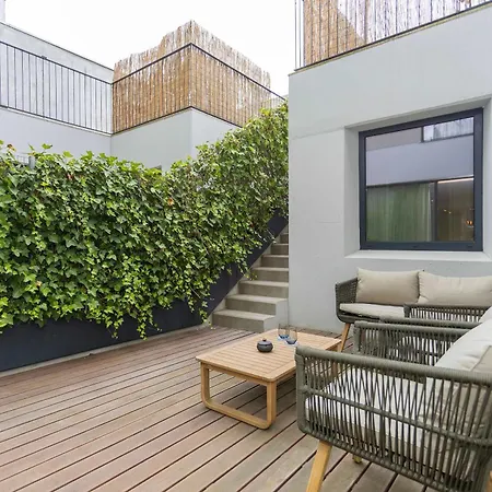 Liiiving In - Pool Paradise