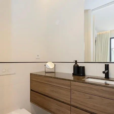 Liiiving In - Pool Paradise *