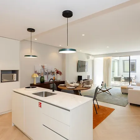 Liiiving In - Pool Paradise