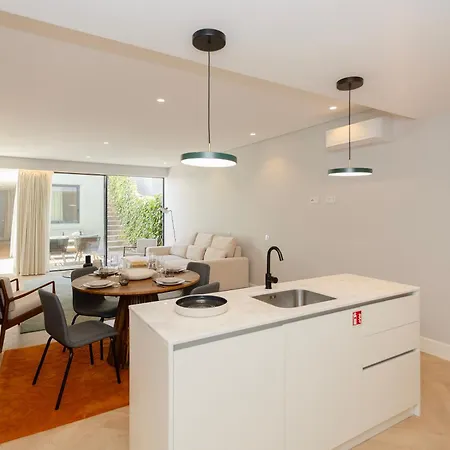 Liiiving In - Pool Paradise *