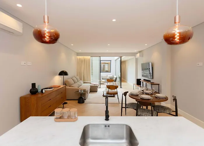 Liiiving In - Pool Paradise *